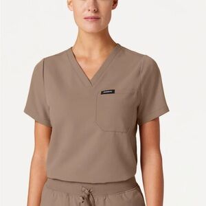 NWT Jaanuu Women's Short Sleeve V-Neck Rhena Scrub Top - Mocha